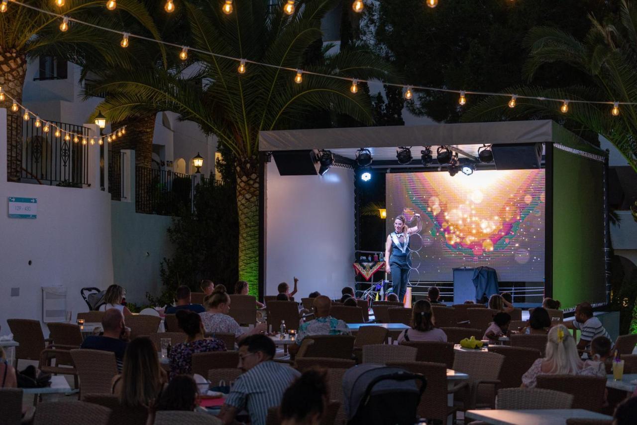 Aparthotel Holiday Center Santa Ponsa Ngoại thất bức ảnh