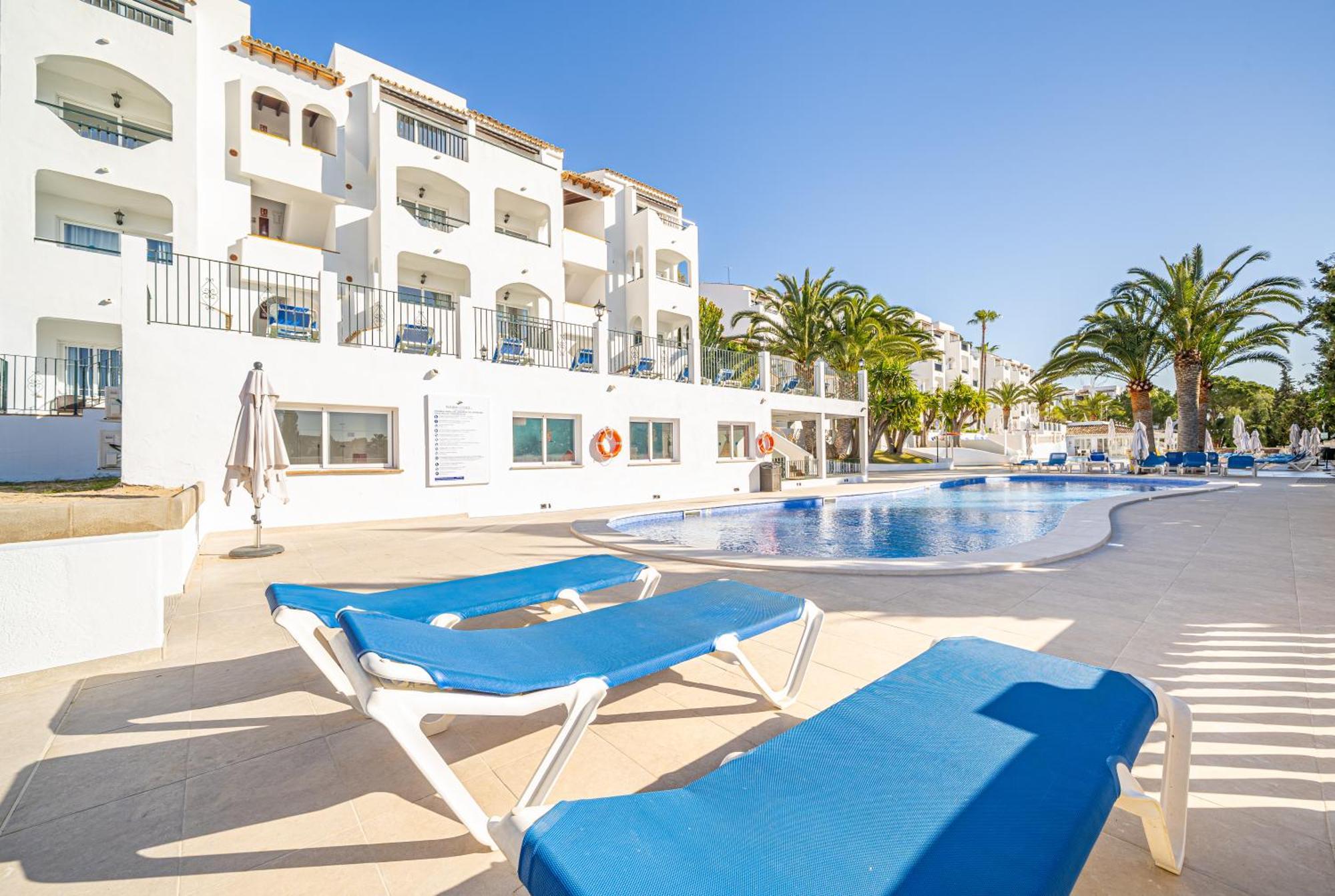 Aparthotel Holiday Center Santa Ponsa Ngoại thất bức ảnh