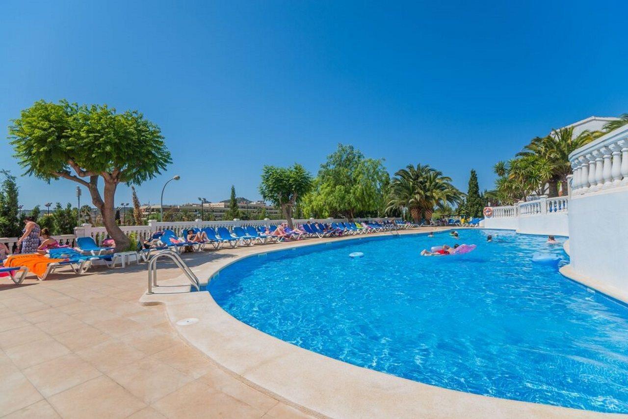 Aparthotel Holiday Center Santa Ponsa Ngoại thất bức ảnh