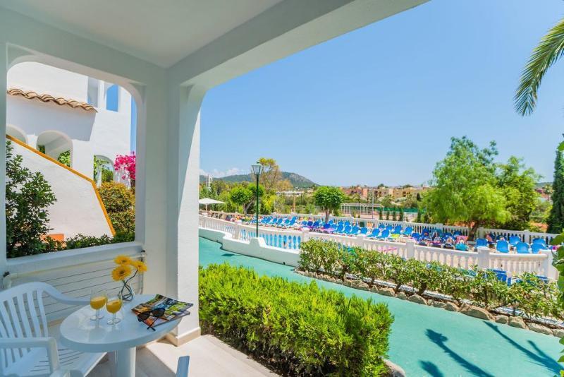 Aparthotel Holiday Center Santa Ponsa Ngoại thất bức ảnh