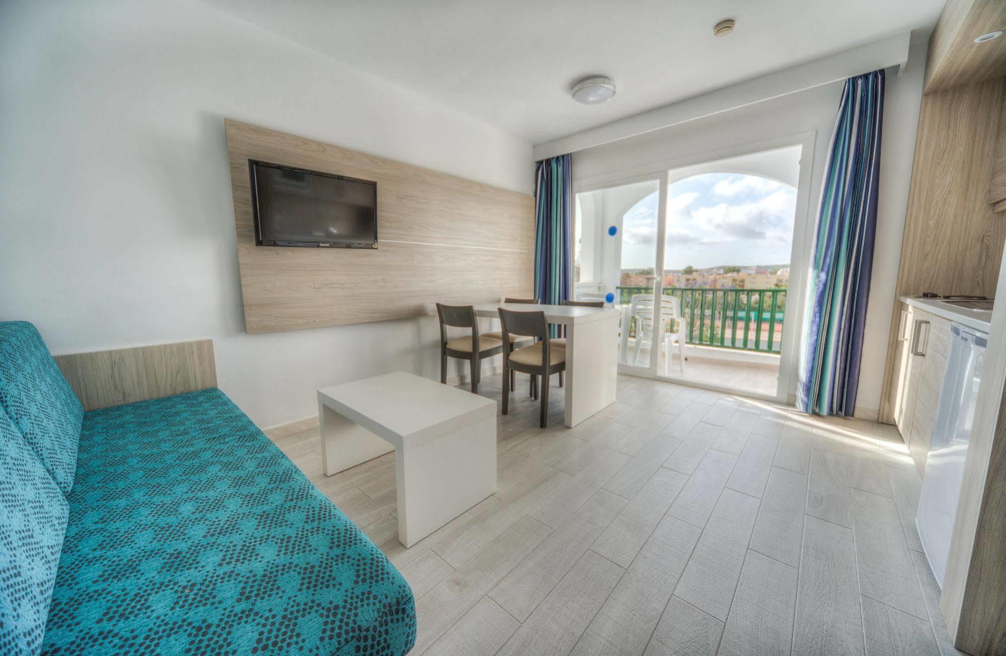 Aparthotel Holiday Center Santa Ponsa Ngoại thất bức ảnh