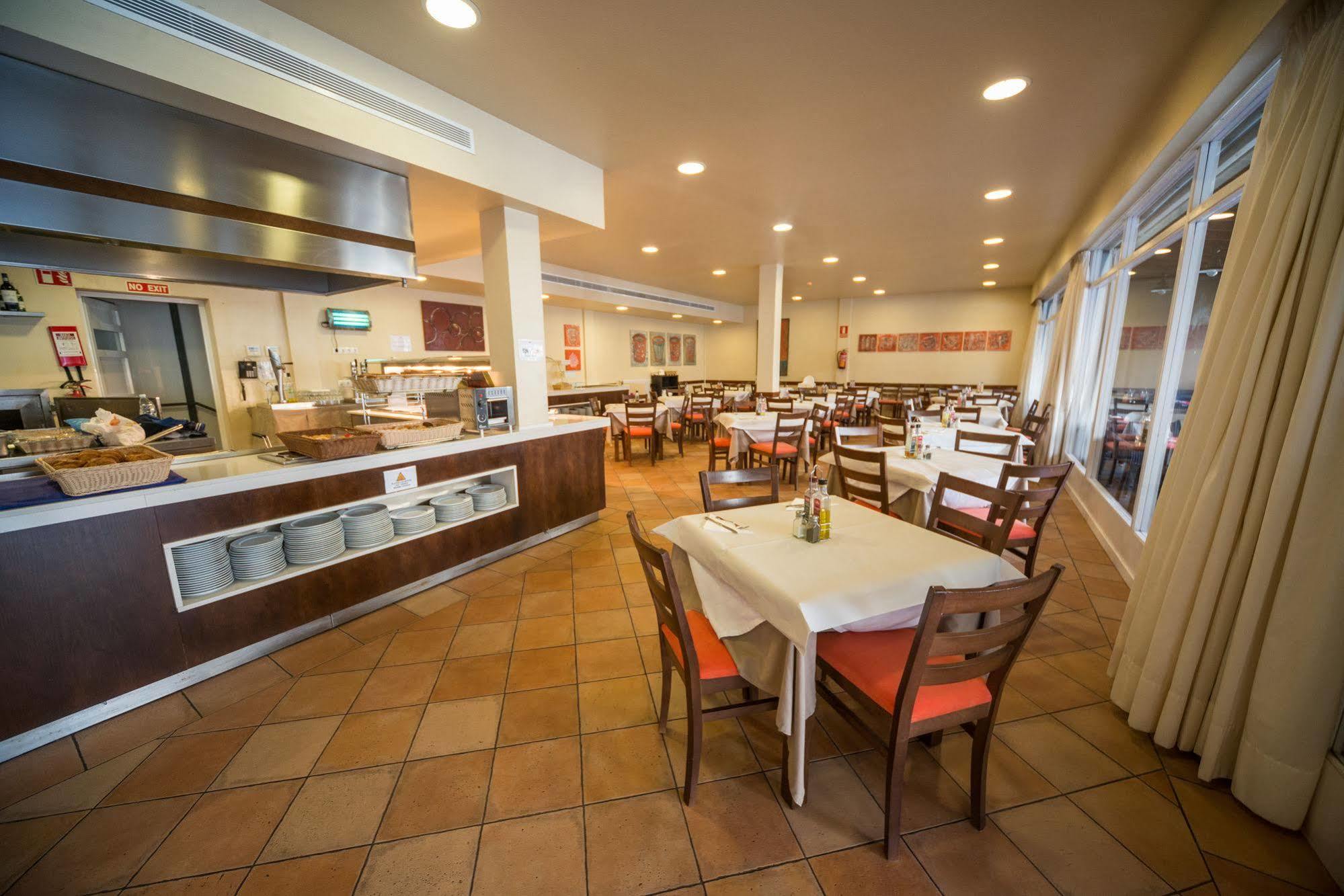 Aparthotel Holiday Center Santa Ponsa Ngoại thất bức ảnh