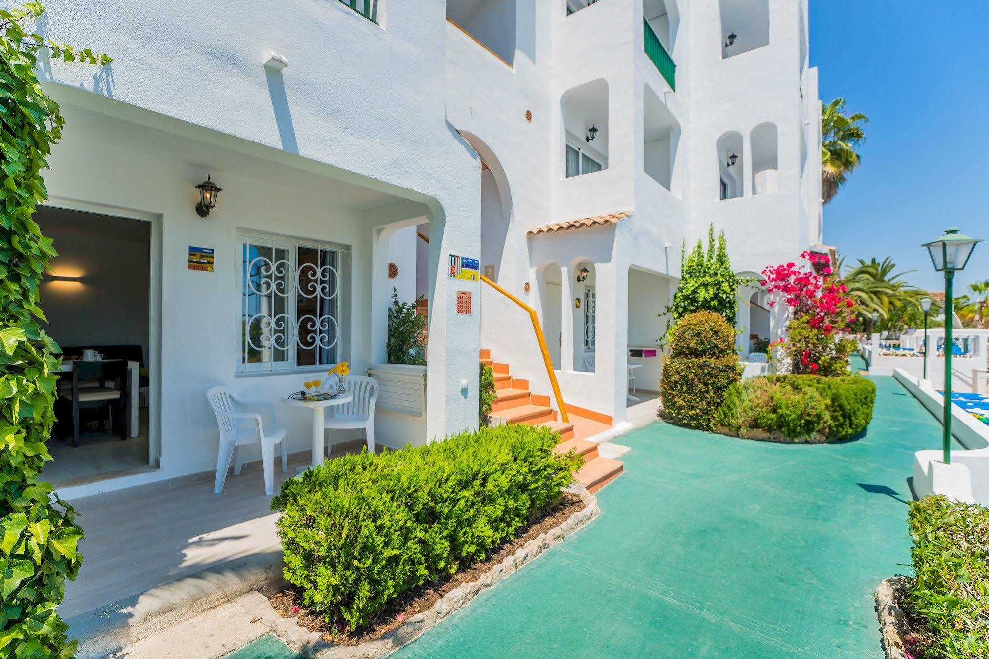 Aparthotel Holiday Center Santa Ponsa Ngoại thất bức ảnh