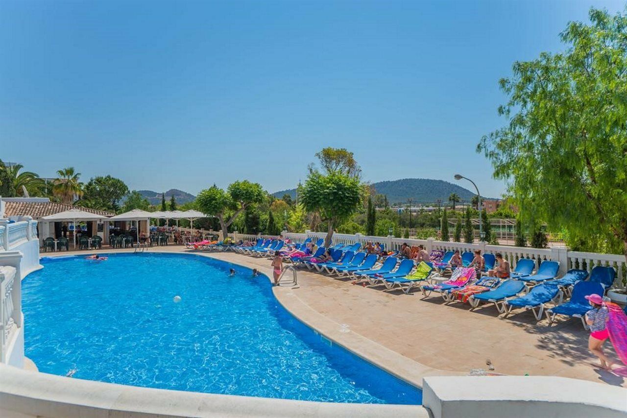 Aparthotel Holiday Center Santa Ponsa Ngoại thất bức ảnh
